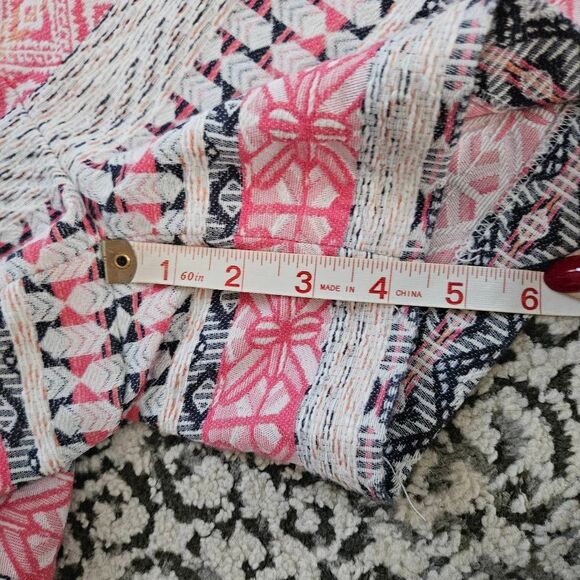 3/$15 Dahlia Pink Printed Dressy Shorts Size 6 - Picture 4 of 5